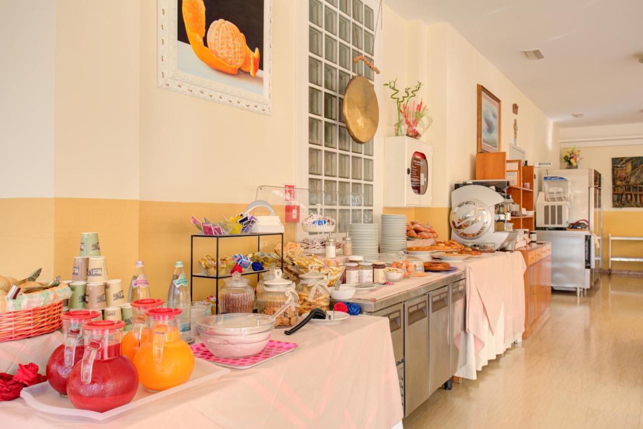 Hotel Nella Rimini Kültér fotó