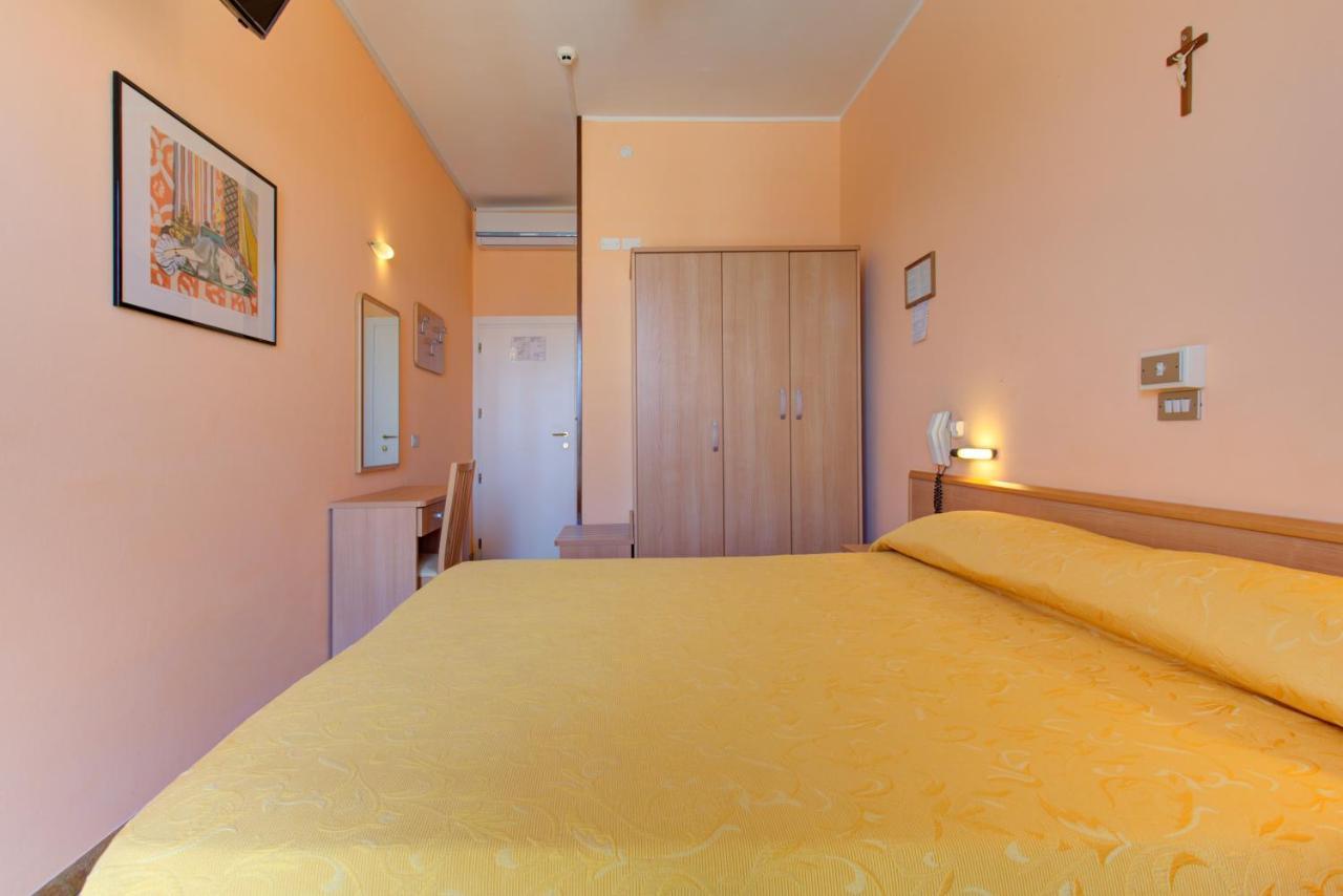 Hotel Nella Rimini Kültér fotó
