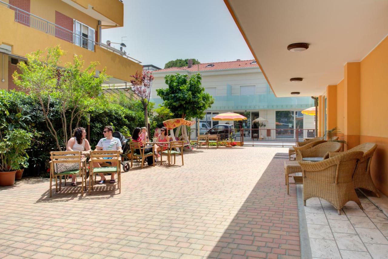 Hotel Nella Rimini Kültér fotó
